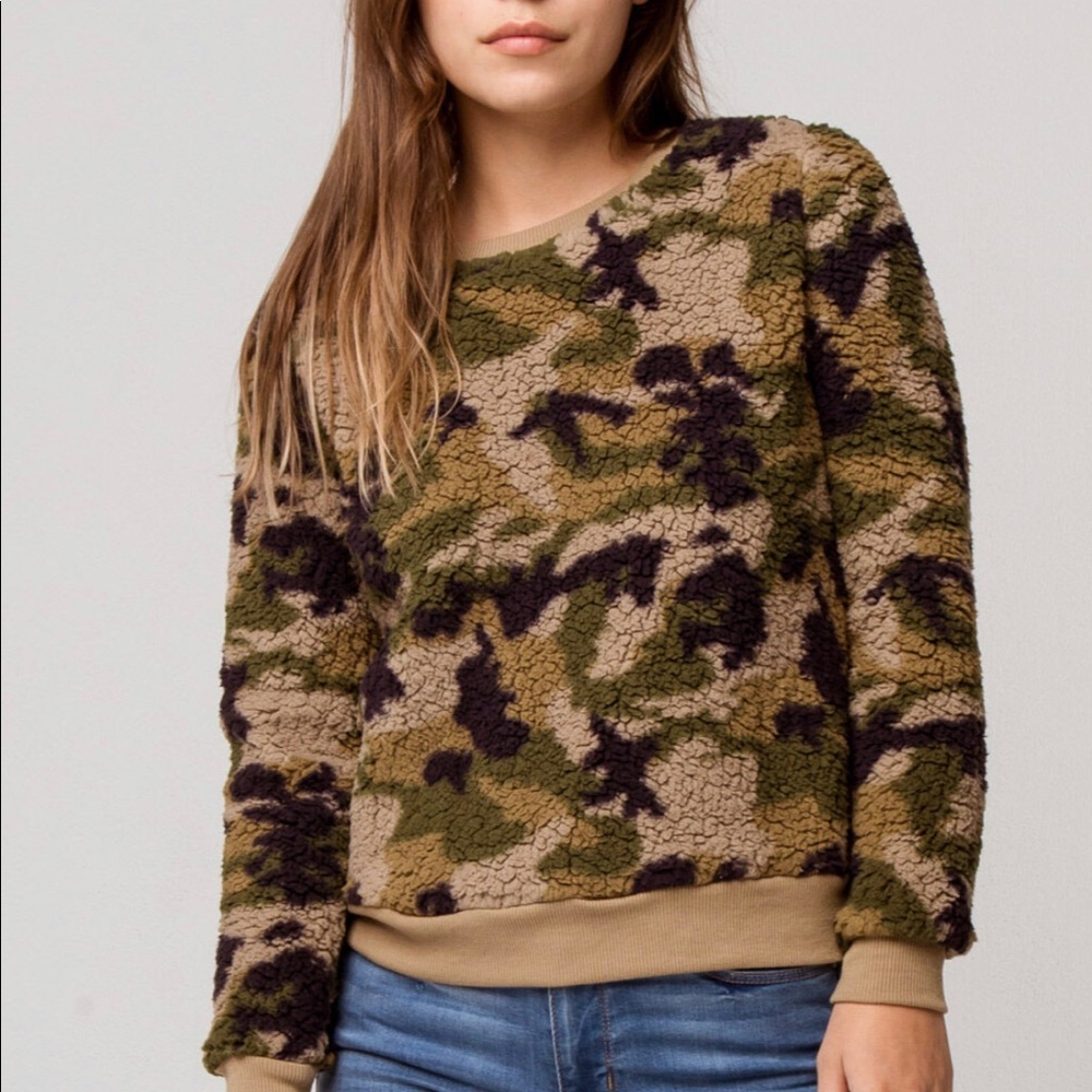 Tilly’s Full Tilt Chunky Faux Sherpa Camo Woobie Crew Sweater |XS| NWT